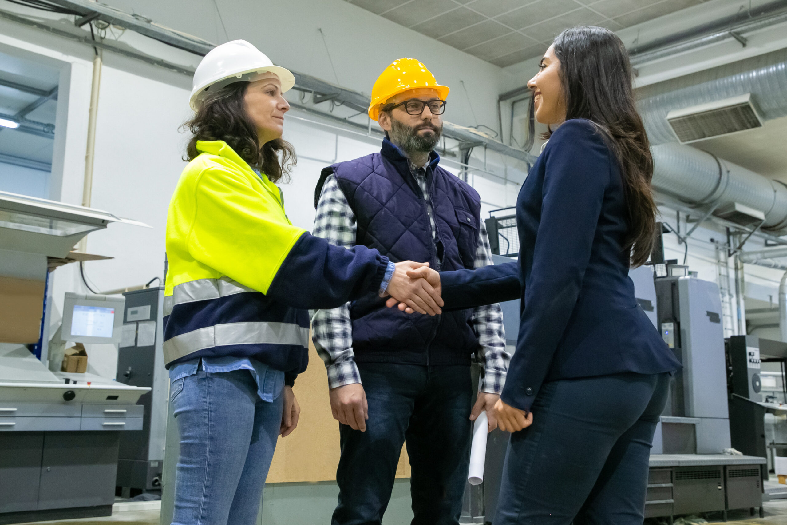 worker and client shaking hands